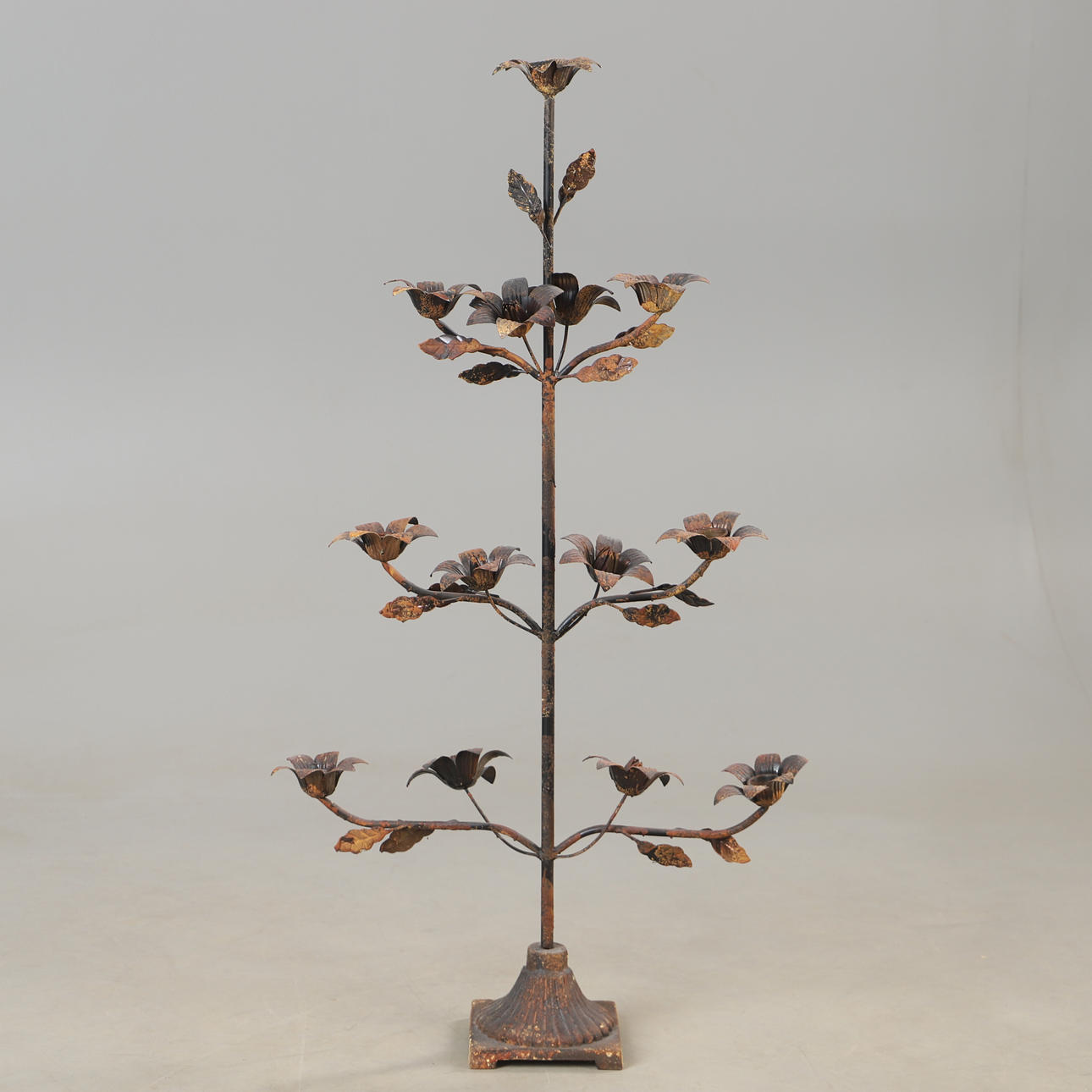 FLOOR CANDLESTICK, metal, 21st century.