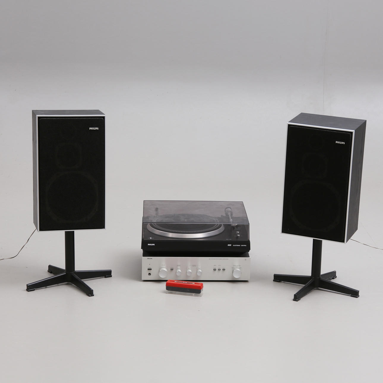 PHILIPS, Turntable / Amplifier / Speakers.