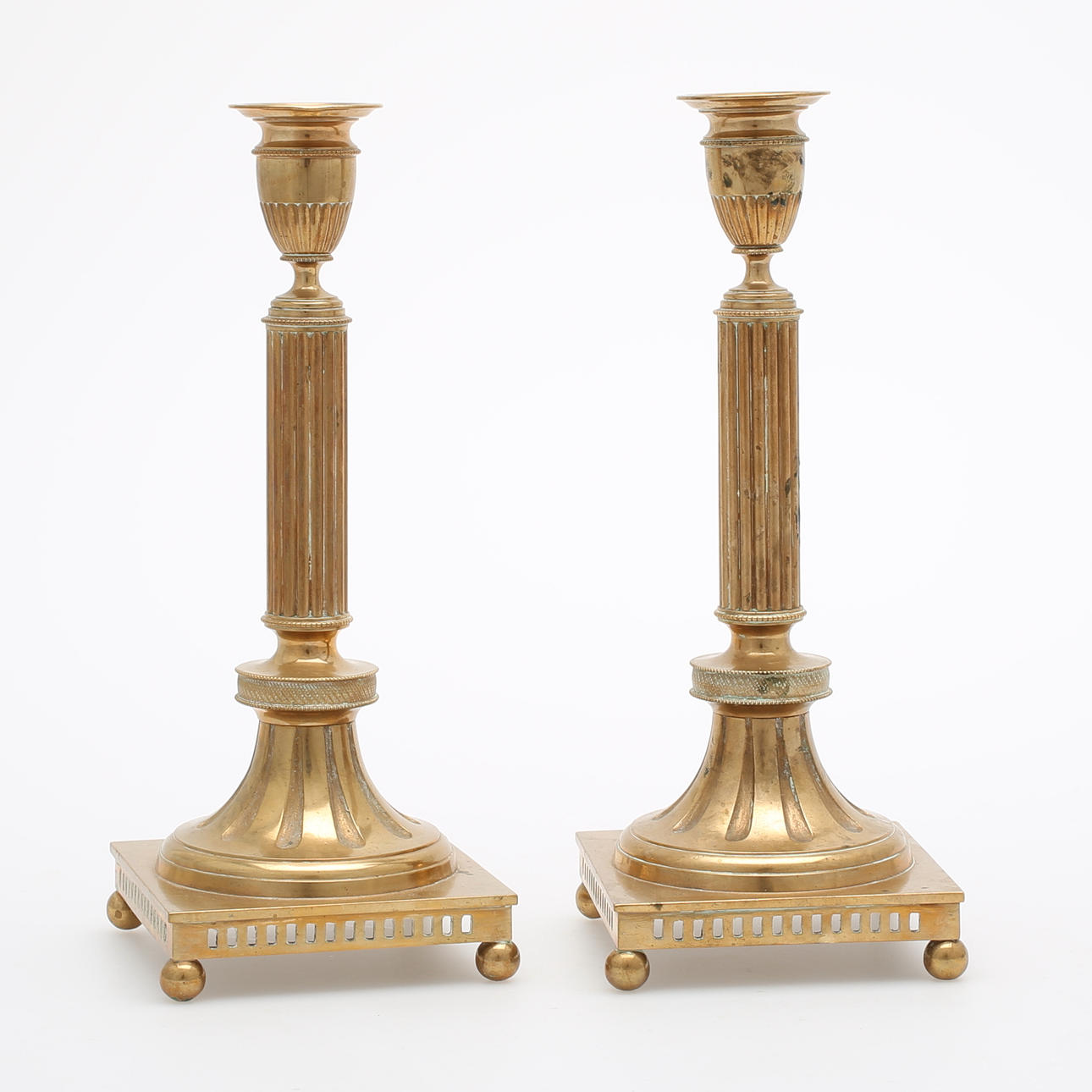 LJUSSTAKAR, ett par, mässing, gustaviansk stil, No 71, Skultuna.