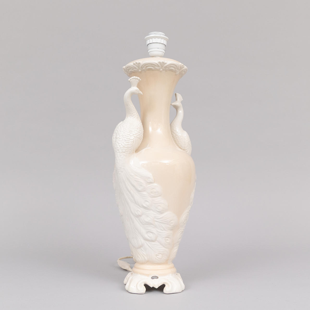 BORDSLAMPA, porslin, 1900-talets andra hälft.