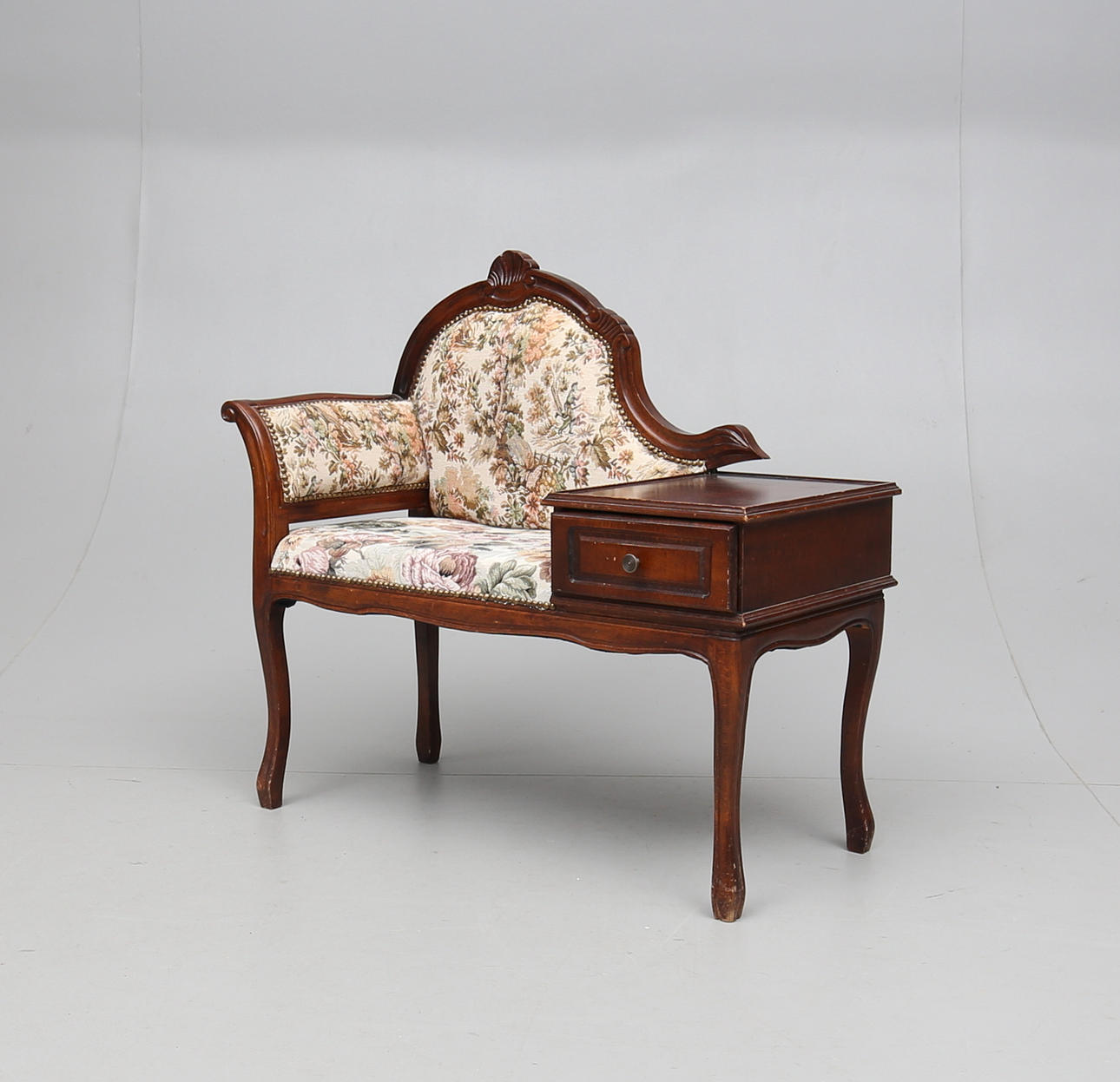 HALLMÖBEL, rokokostil, 1900-talets andra hälft.