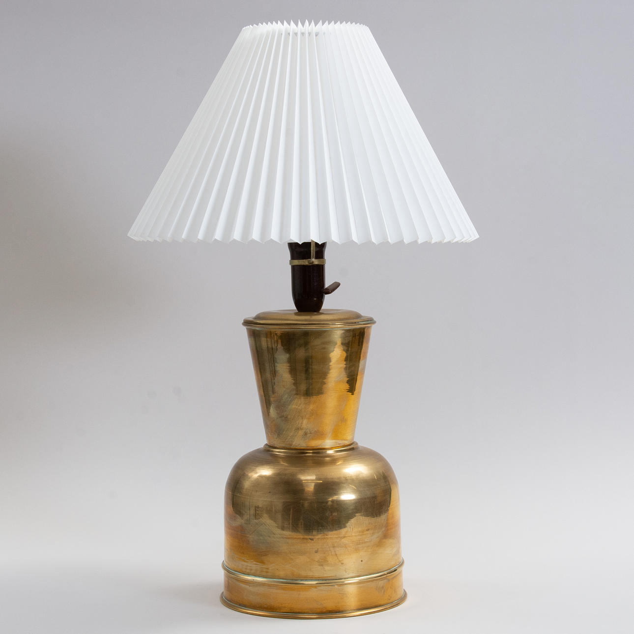 TABLE LAMP IN BRASS. Denmark, mid-20th century.