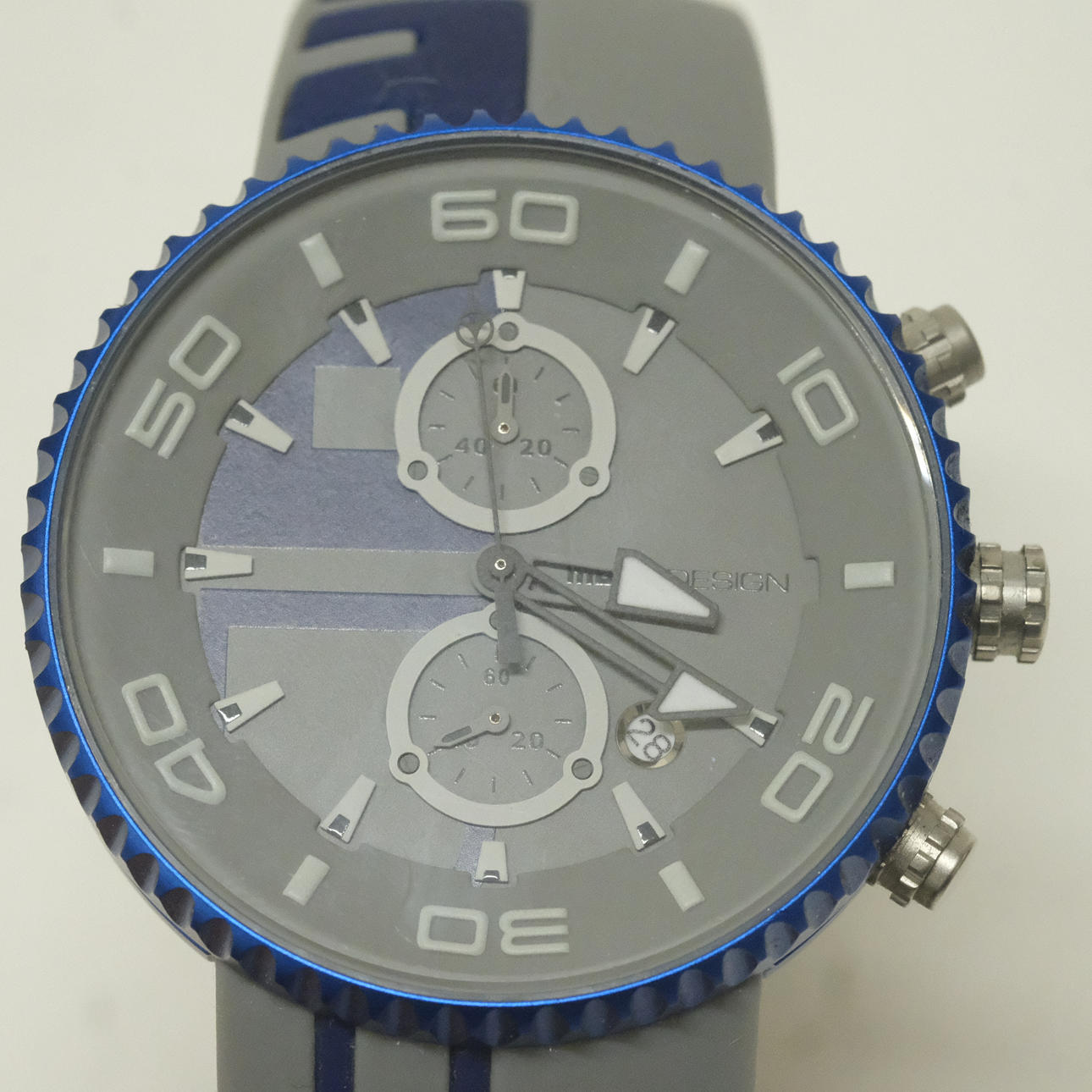 MOMODESIGN. ARMBANDSUR. "JET". QUARTZ. SAMTIDA.