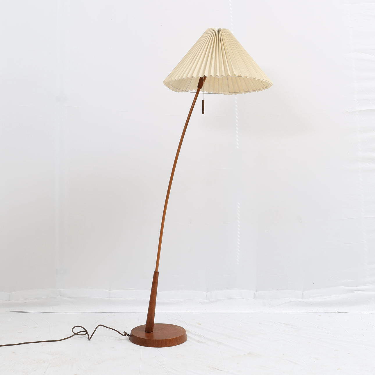 FLOOR LAMP, 1950s, Teak.