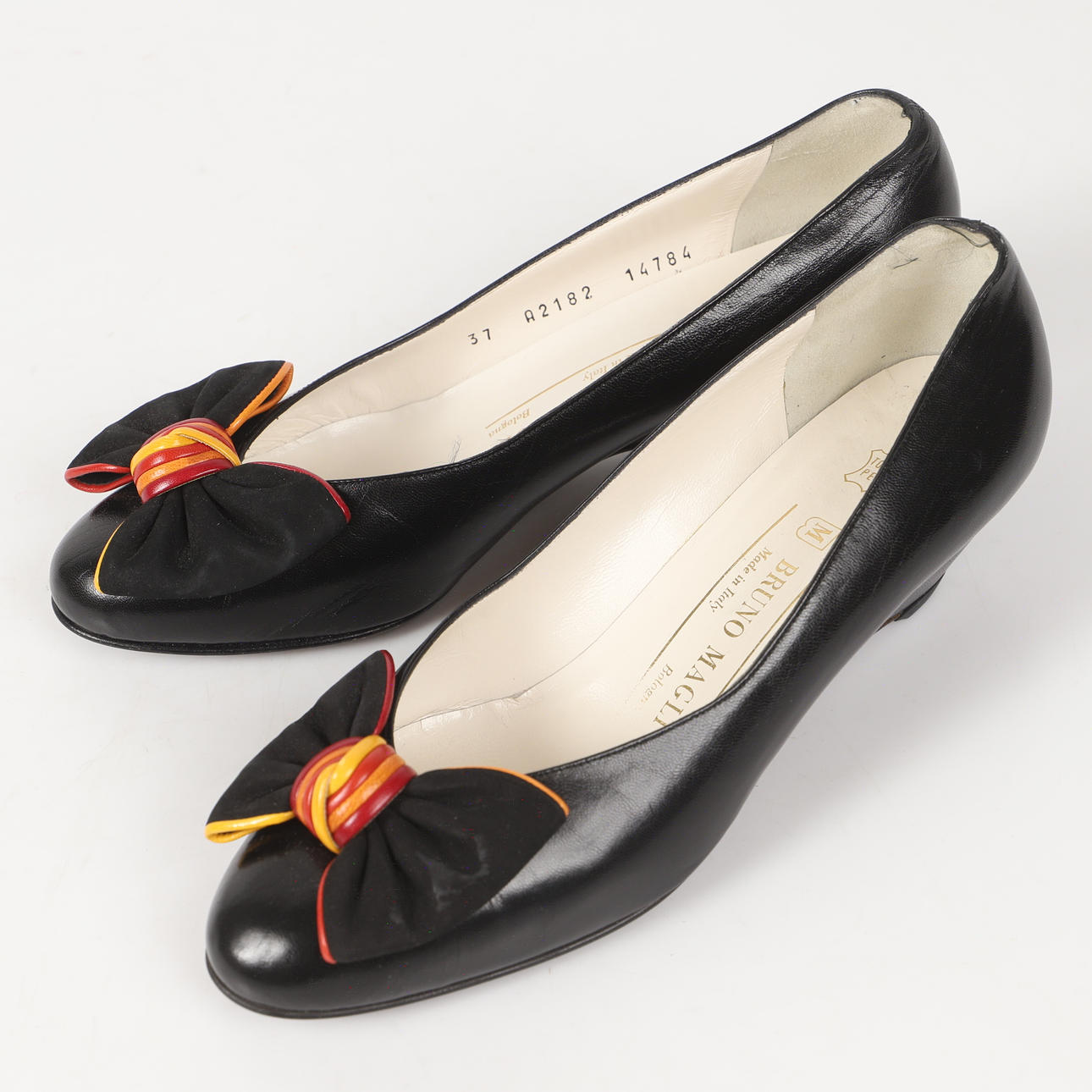 PUMPS, leather, Bruno Magli, Italy.