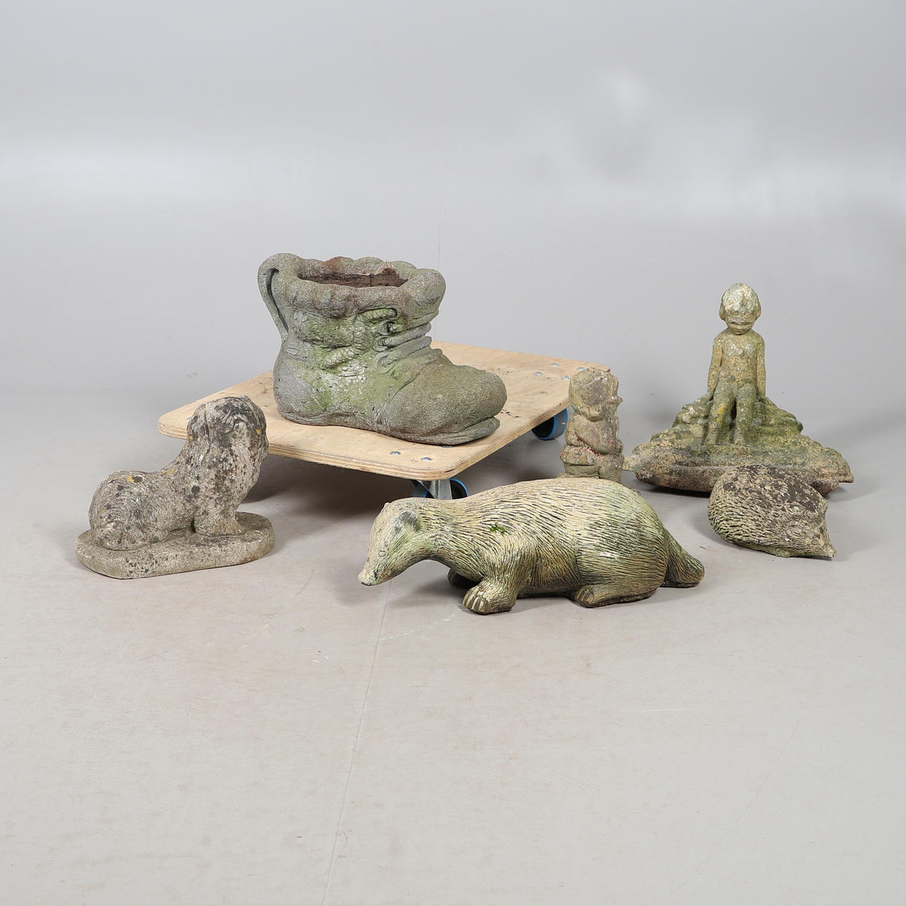 ASSORTED GARDEN STATUARY.