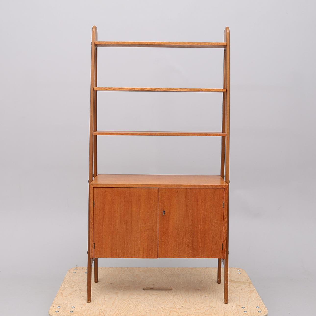 BOOKCASE WITH LOWER CABINET, MID-20TH CENTURY.