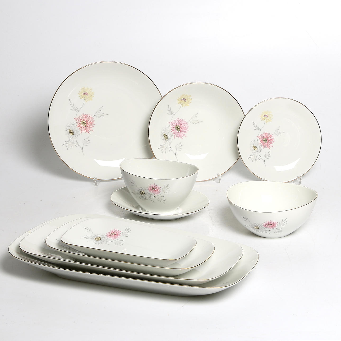 MATSERVIS, 57 delar, porslin, Rörstrand, "Marie" 1900-talets andra hälft.