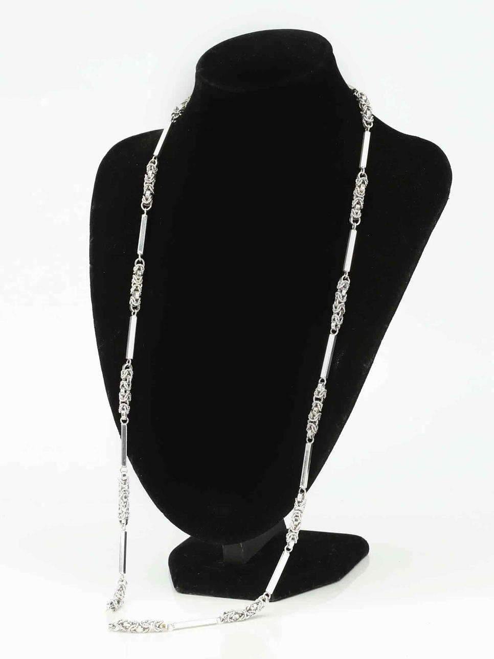 COLLIER, form av rektangulära stavar och ringar, sterlingsilver, 1900-talets andra hälft.