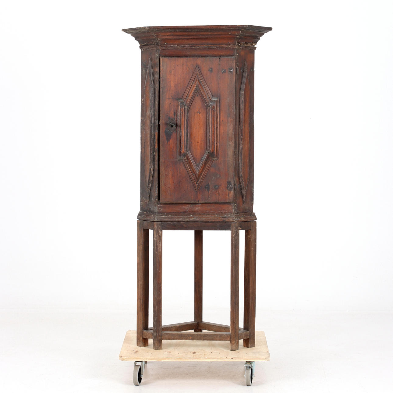 CORNER CABINET, Baroque, 18th century.