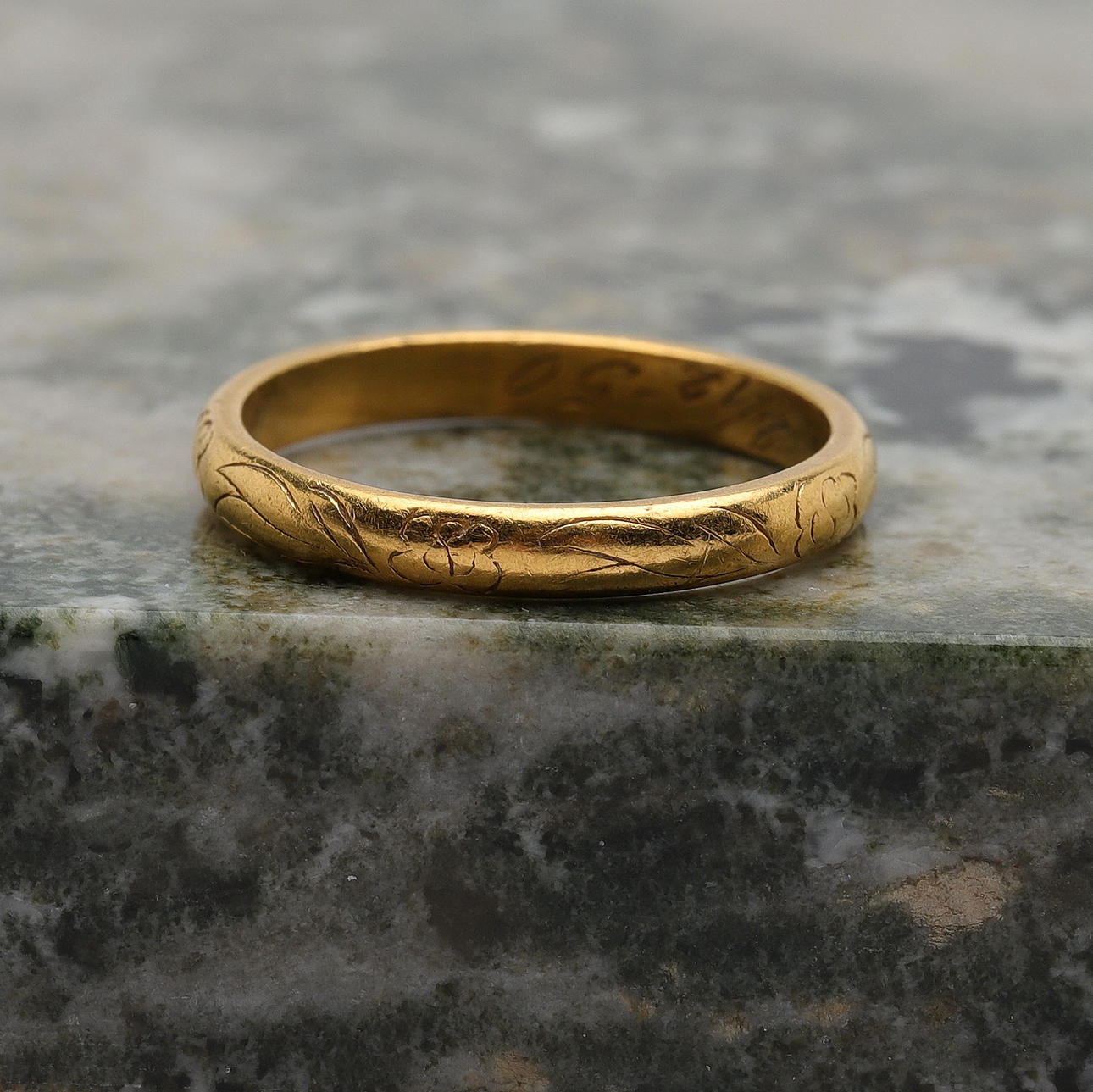 RING, 23k gold, total weight approx. 4.04g.