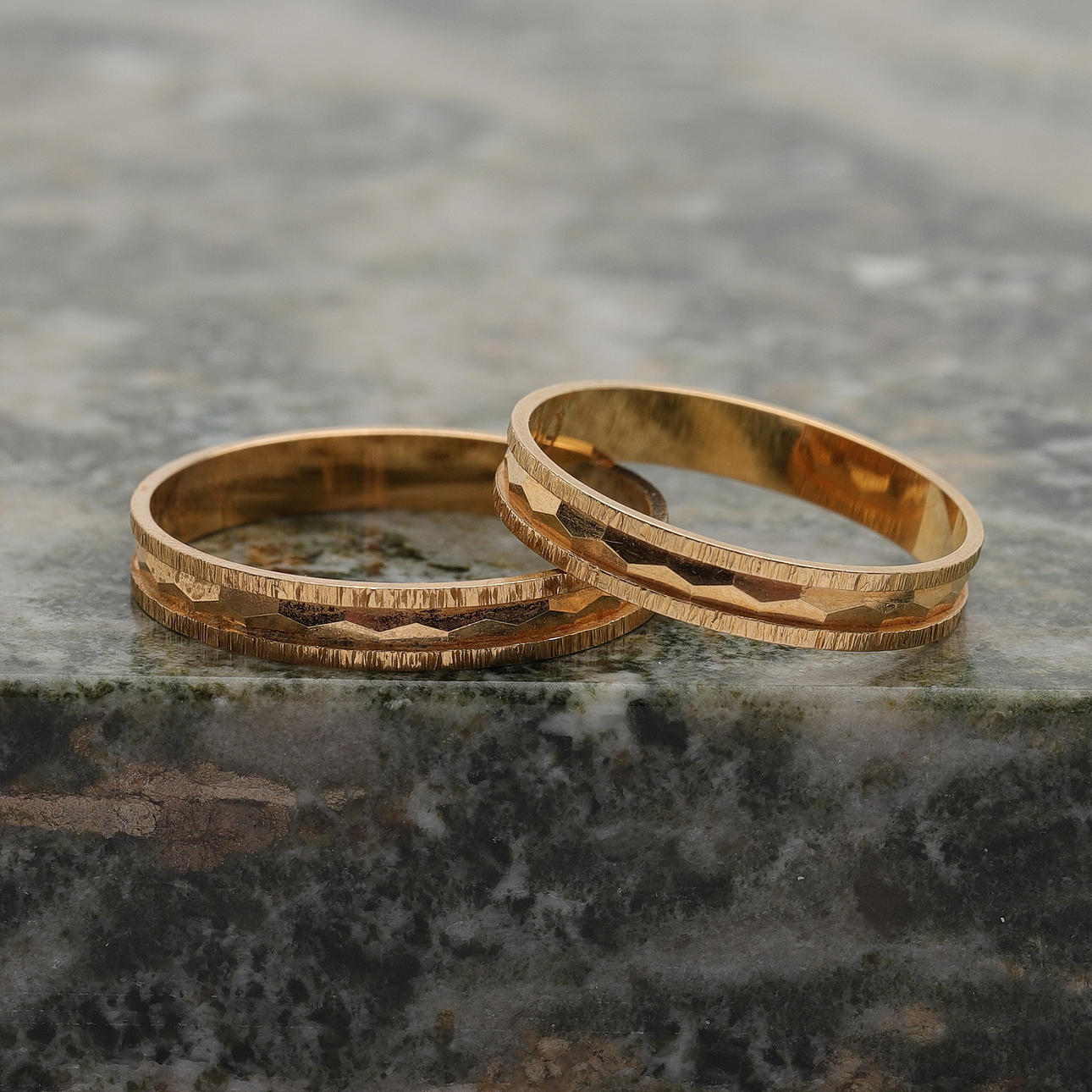 RINGAR, 2 st, 18k guld, totalvikt ca 4,15g.