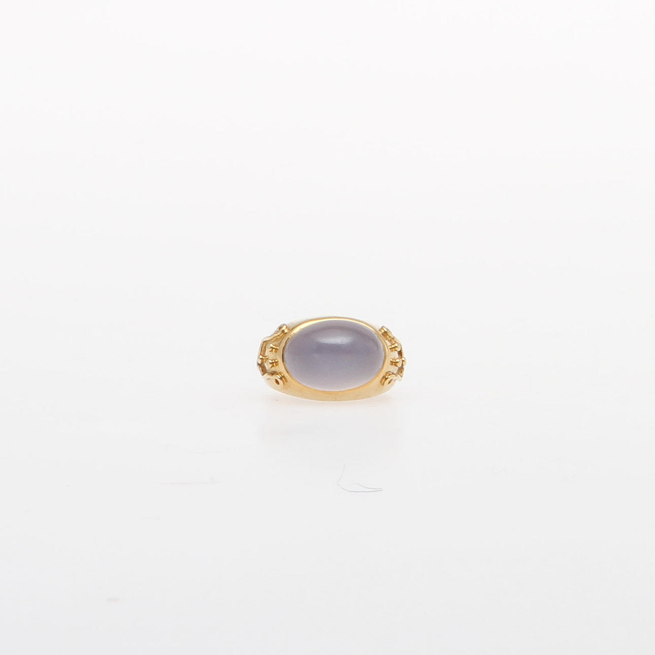 RING, 18K rödguld med kalcedon. Vikt 5,23 g.