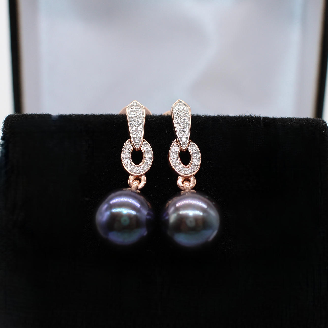 PEARL & DIAMOND EARRINGS.