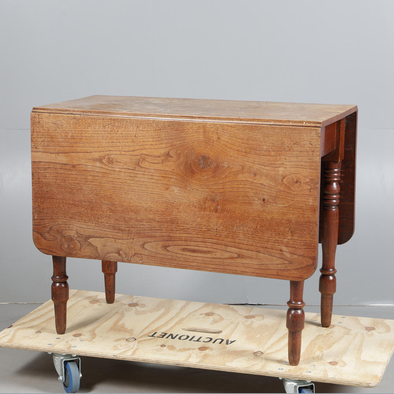 A 19TH CENTURY ELM DROP LEAF TABLE.