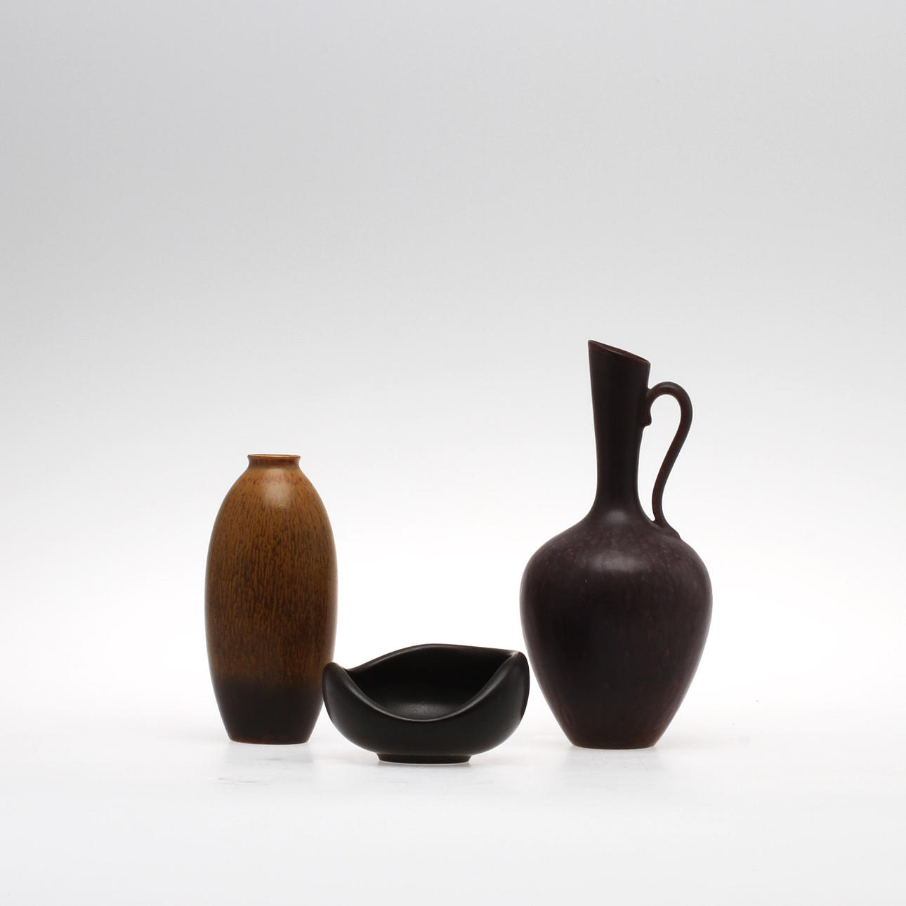 VASER samt SKÅL, 3 delar. Stengods. Gunnar Nylund, Carl Harry Stålhane, Gertrud Lönegren, Rörstrand.