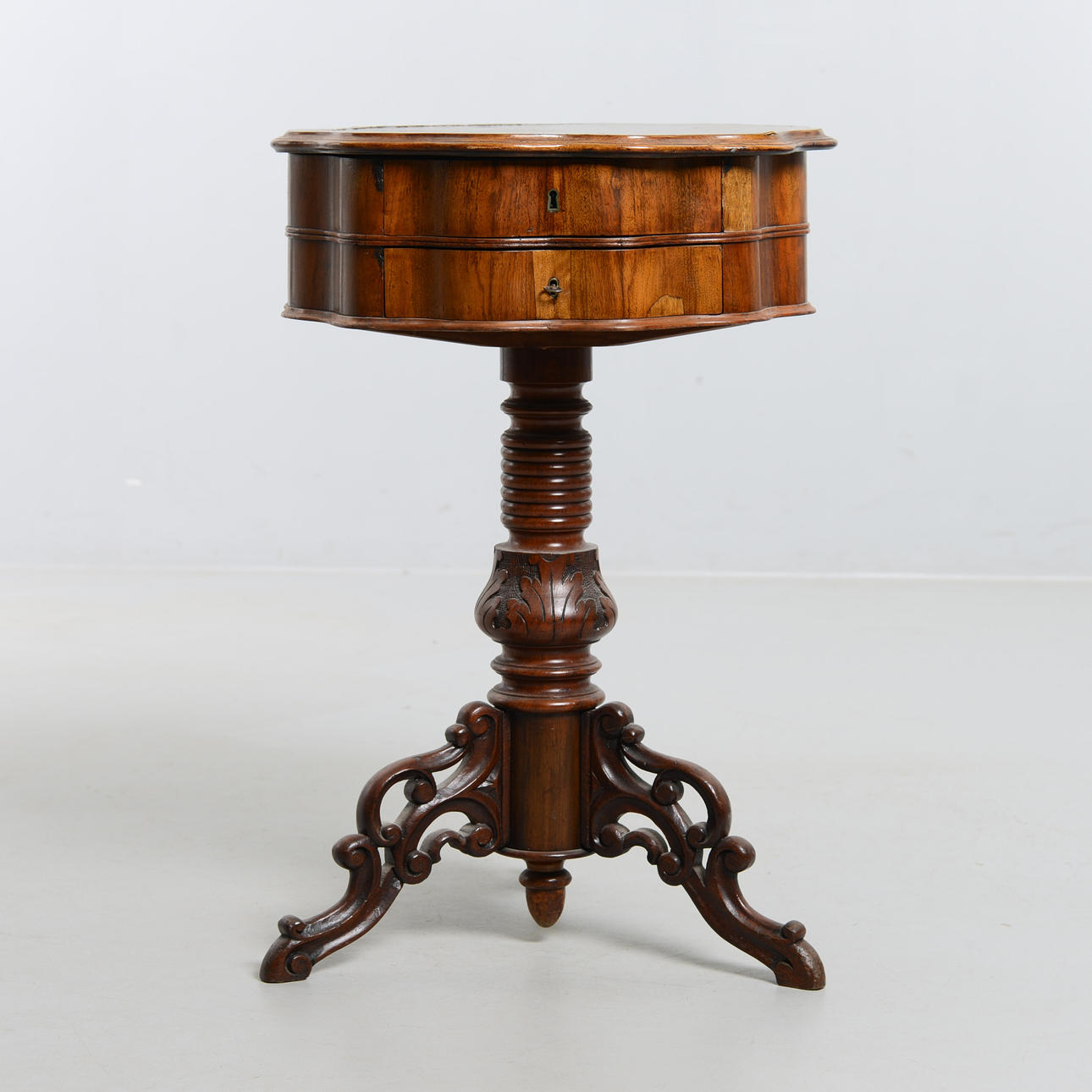 SEWING TABLE, Neo-Rococo, 19th century.