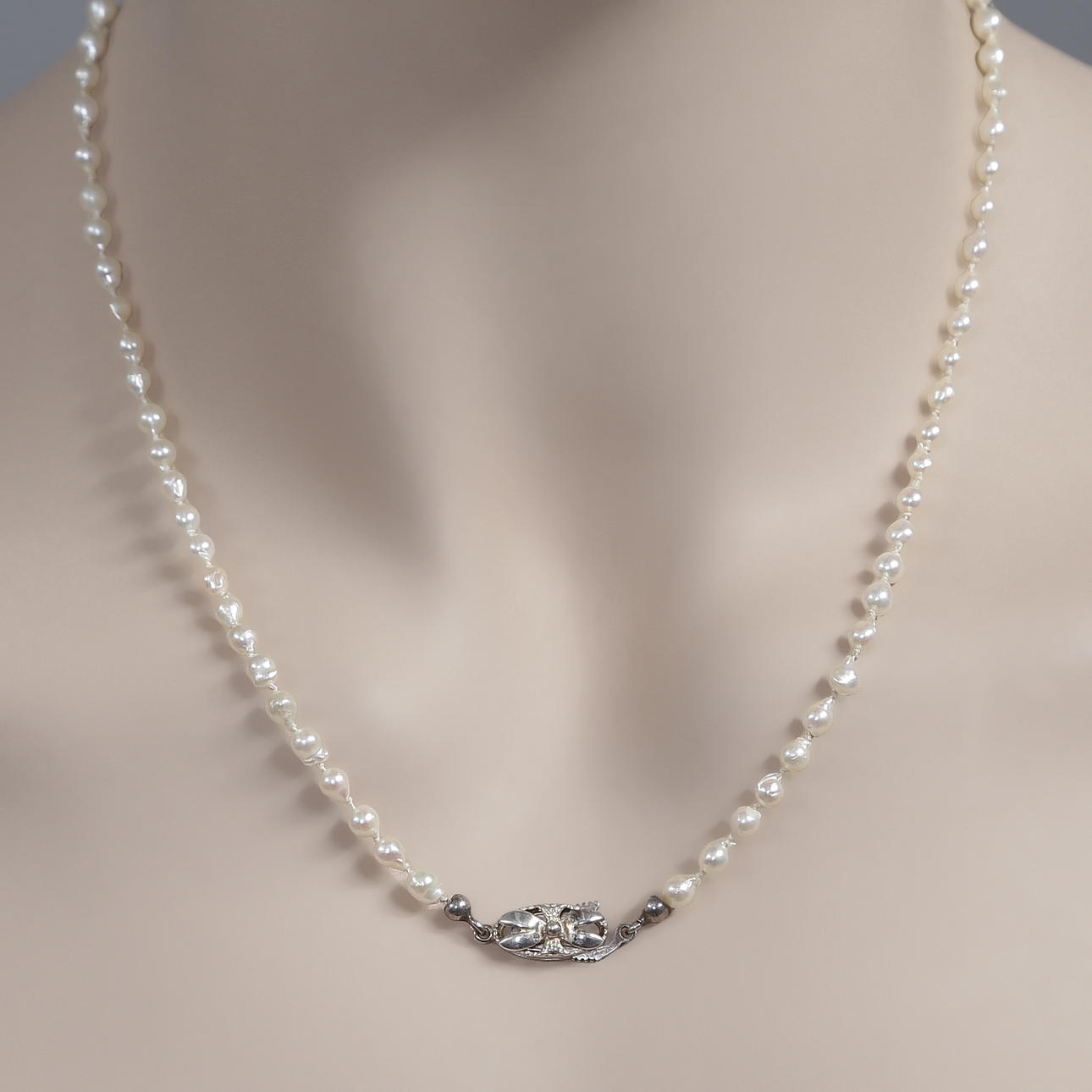 COLLIER, ÄKTA PÄRLOR, LÅS I STERLINGSILVER, JENS ASTRUP GETINGE.