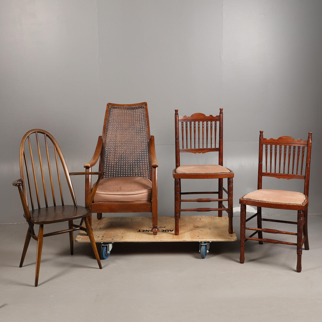 FOUR VARIOUS CHAIRS (4).