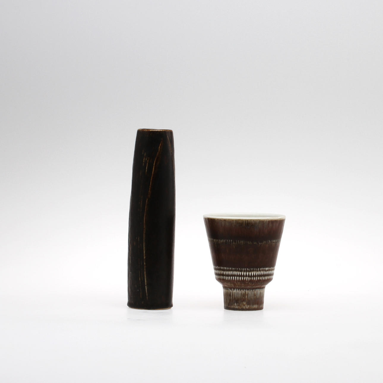 VASER, 2 st, stengods. Hertha Bengtson, samt Carl-Harry Stålhane. Rörstrand.