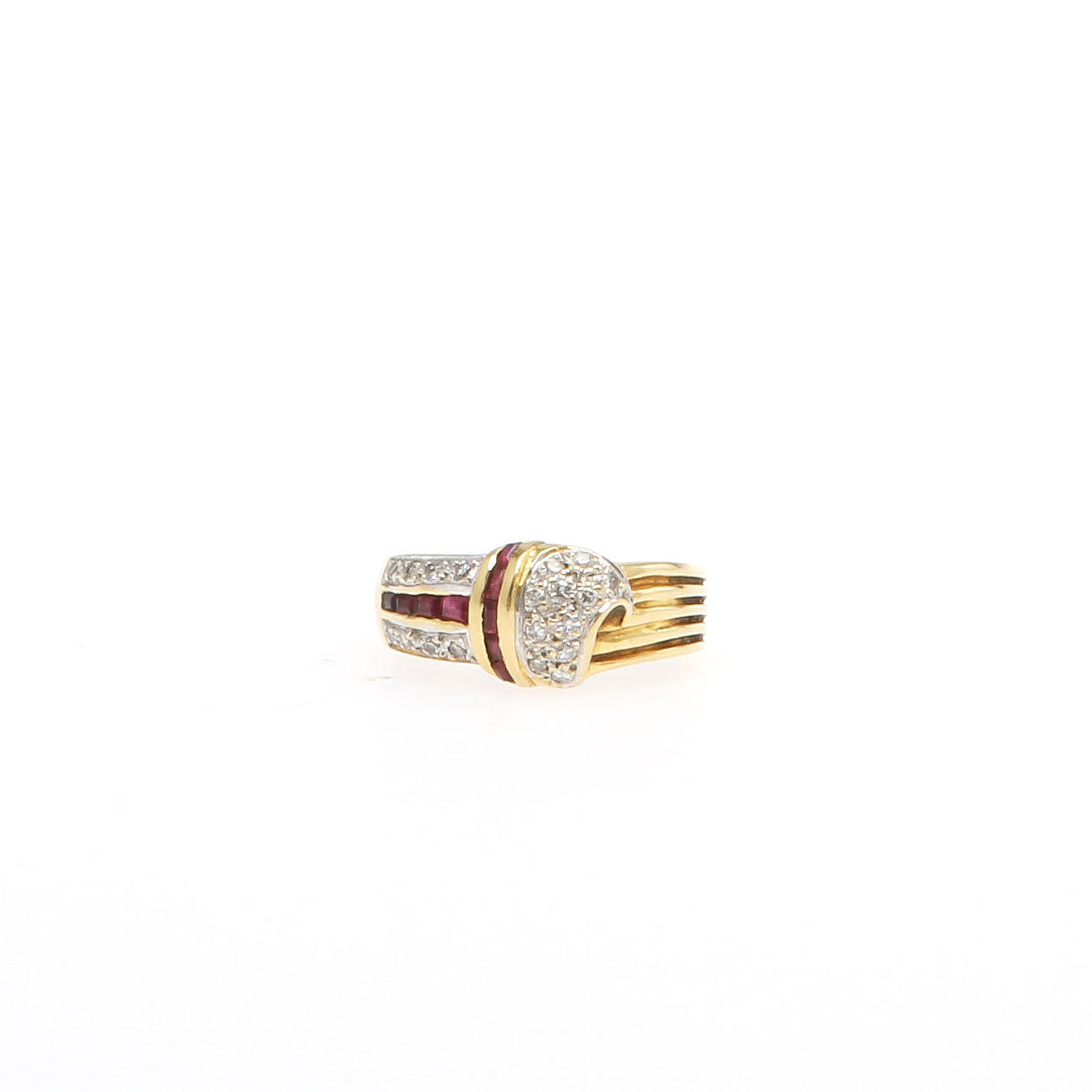 RING, 18K rödguld rubiner, ca 0,20 ct samt diamanter, totalt ca 0,40 ct. Vikt 5,24 g.
