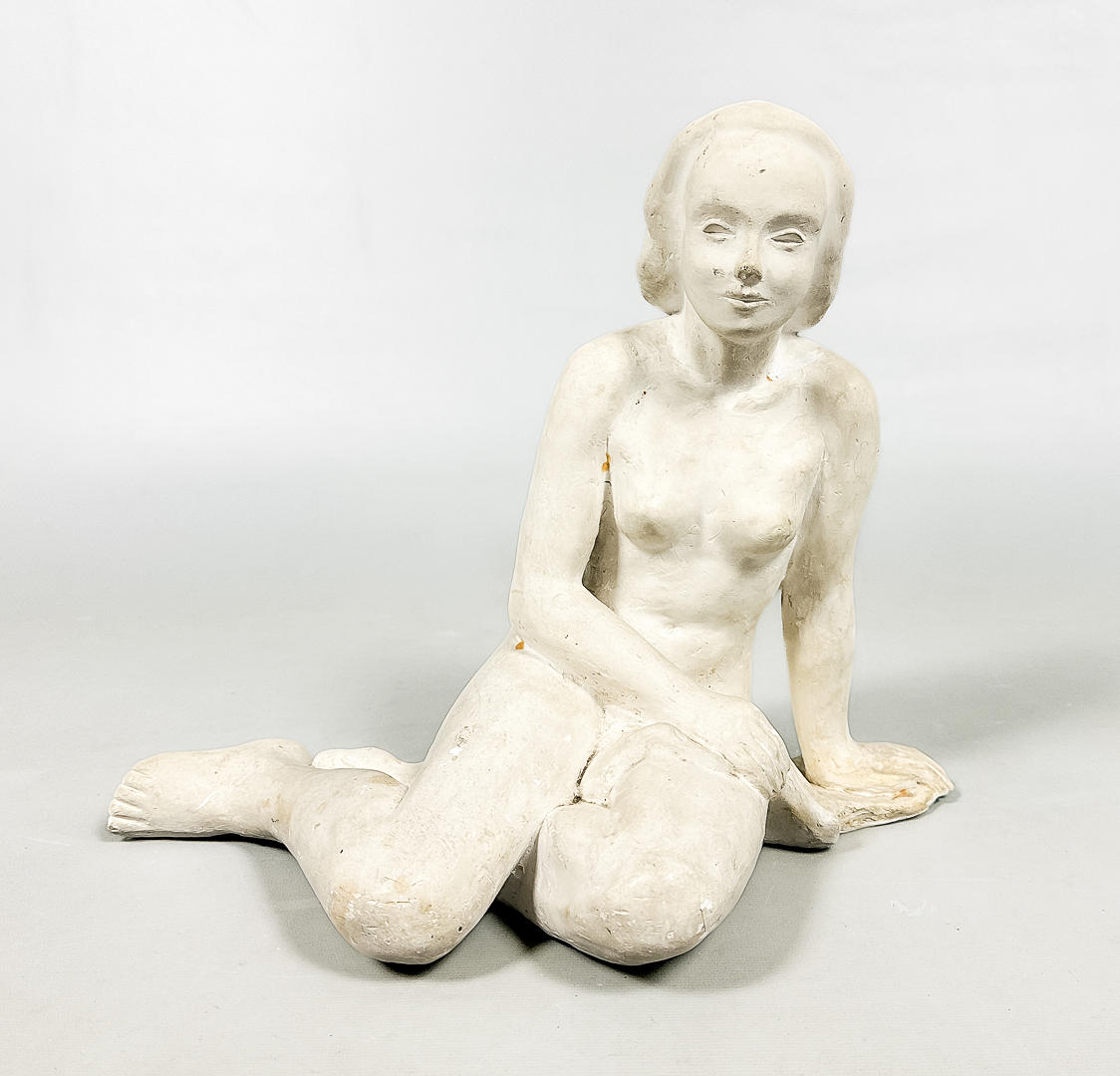 SCULPTURE, Seated woman, Plaster, Unsigned.