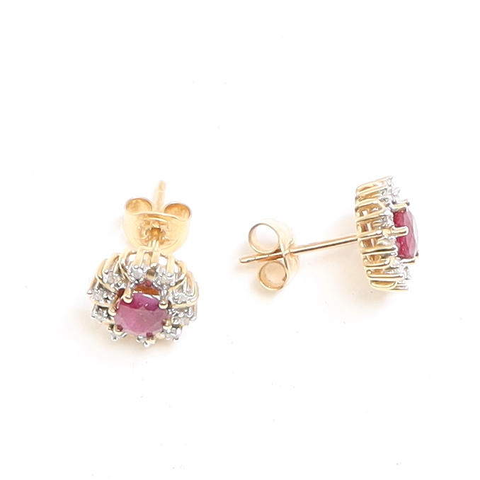 EARRINGS, a pair, 18k gold, with 10 set diamonds and ruby each.