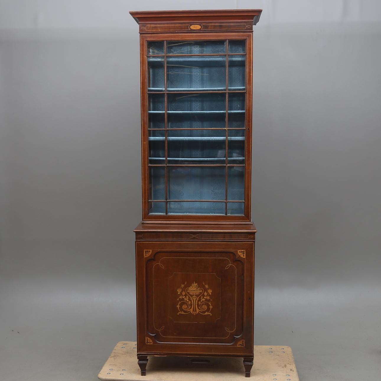 VITRINSKÅP, 2 delat, England, 1800-talets andra hälf.