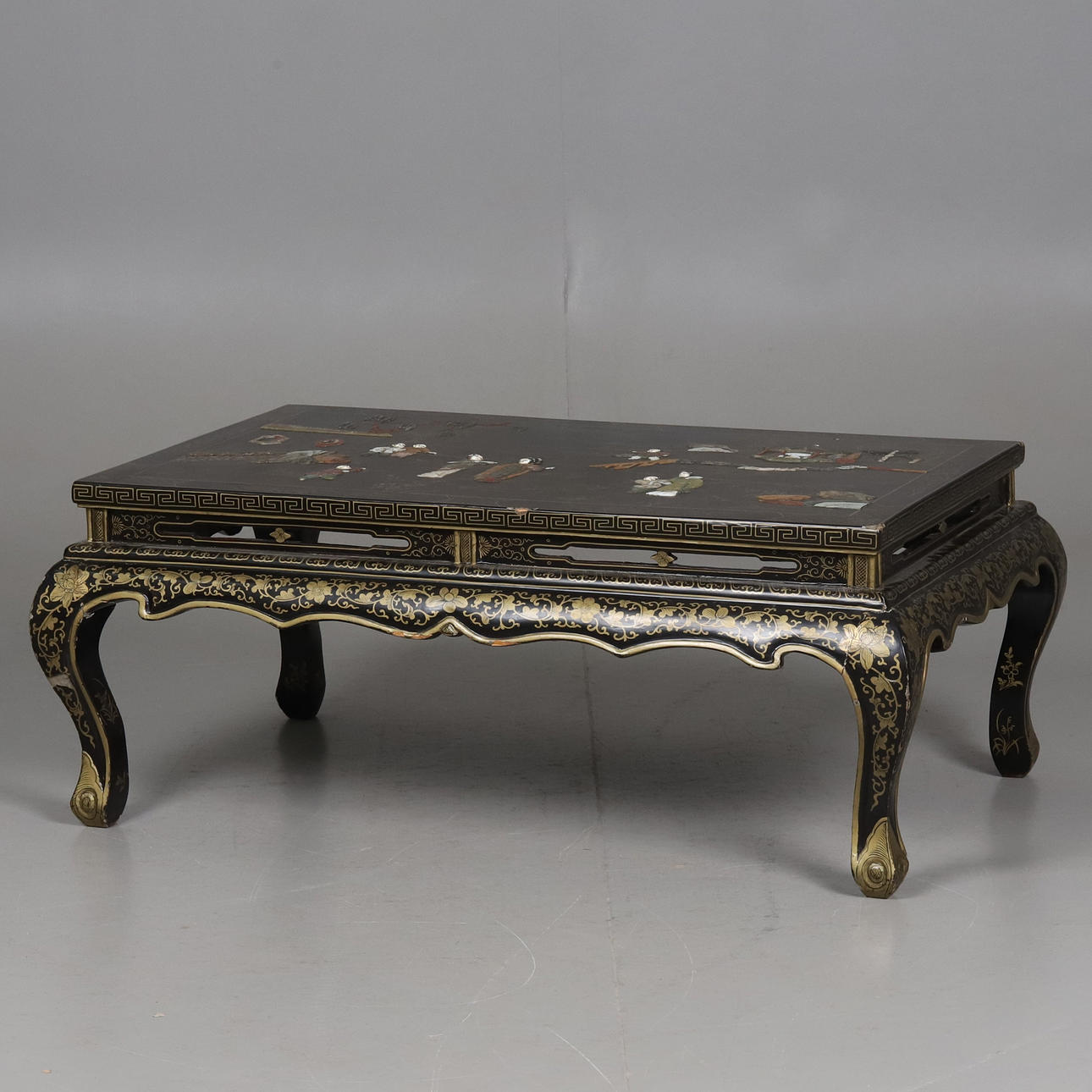 COFFEE TABLE, Lacquerwork with figural scene, China, 20th century.