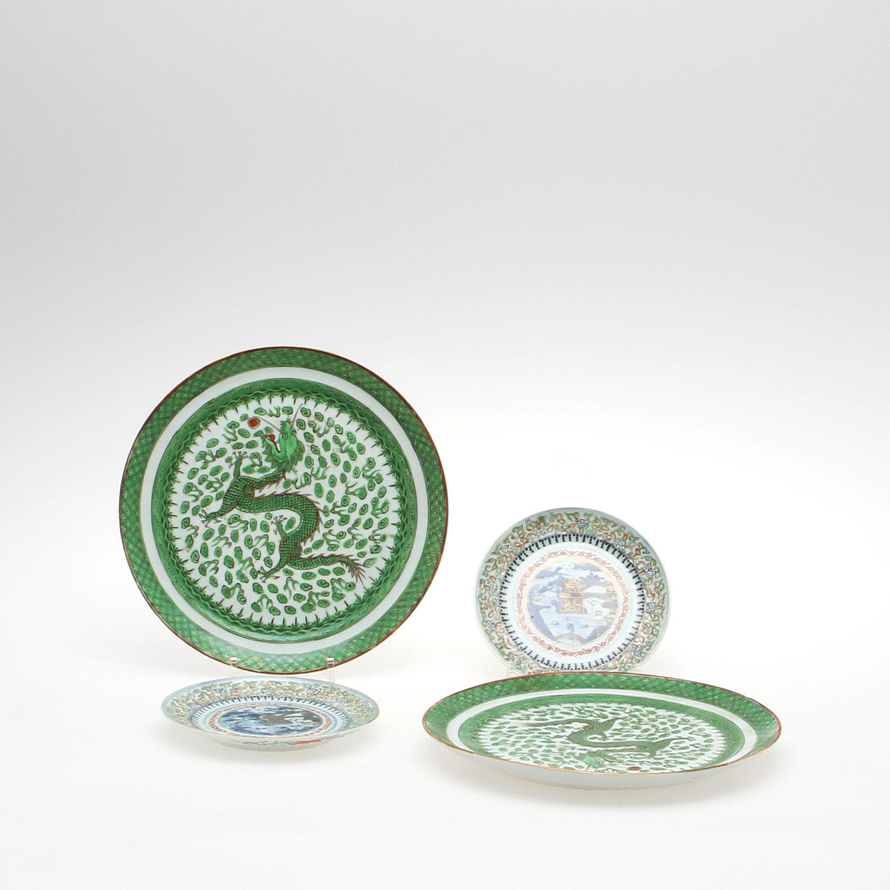 TALLRIKAR, ett par samt ASSIETTER ett par, porslin, Kina, 1800/1900-tal.