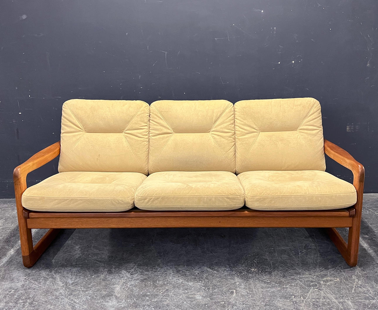 HOLSTEBRO SOFA.