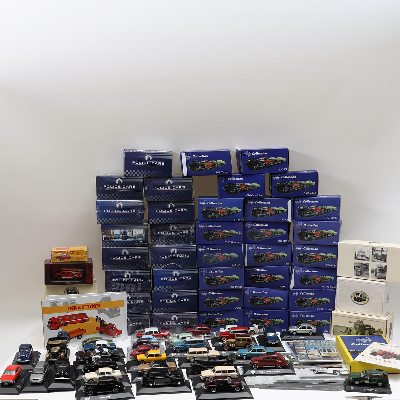 MODEL CARS, 72 pcs, Mostly Volvo.
