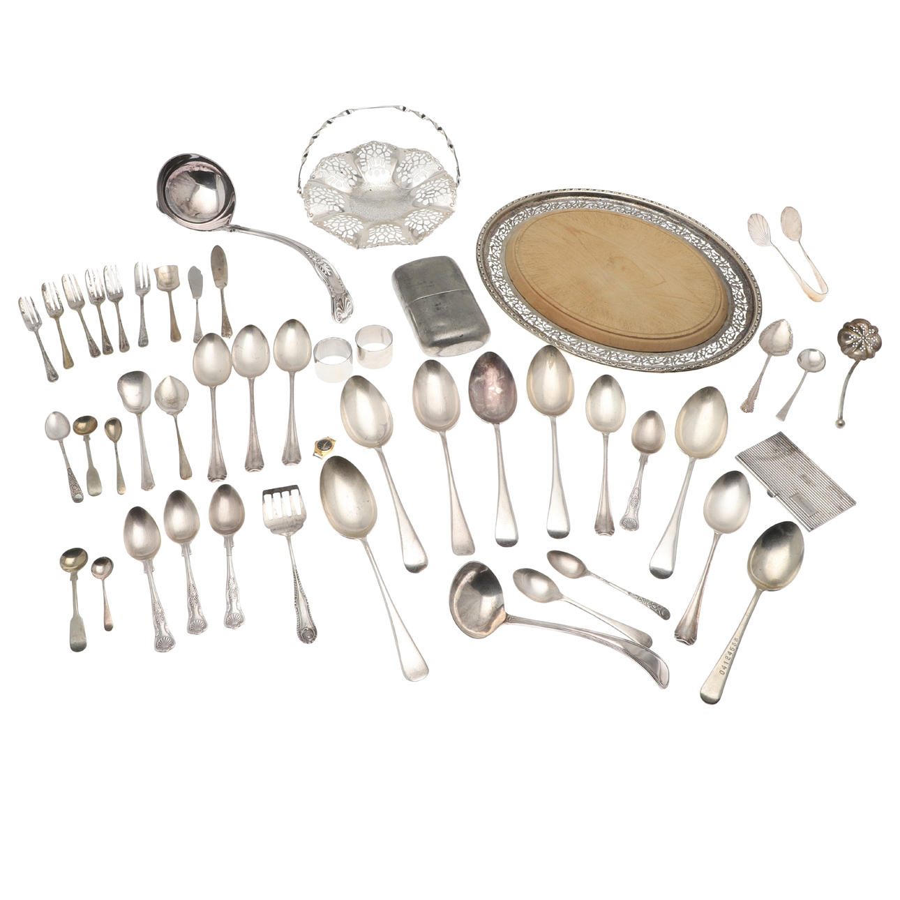 A QUANTITY OF SILVER PLATED ITEMS.