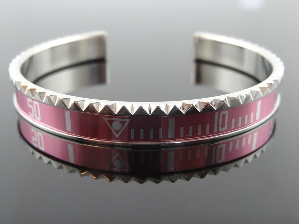 "SPEEDOMETER" ARMBAND.