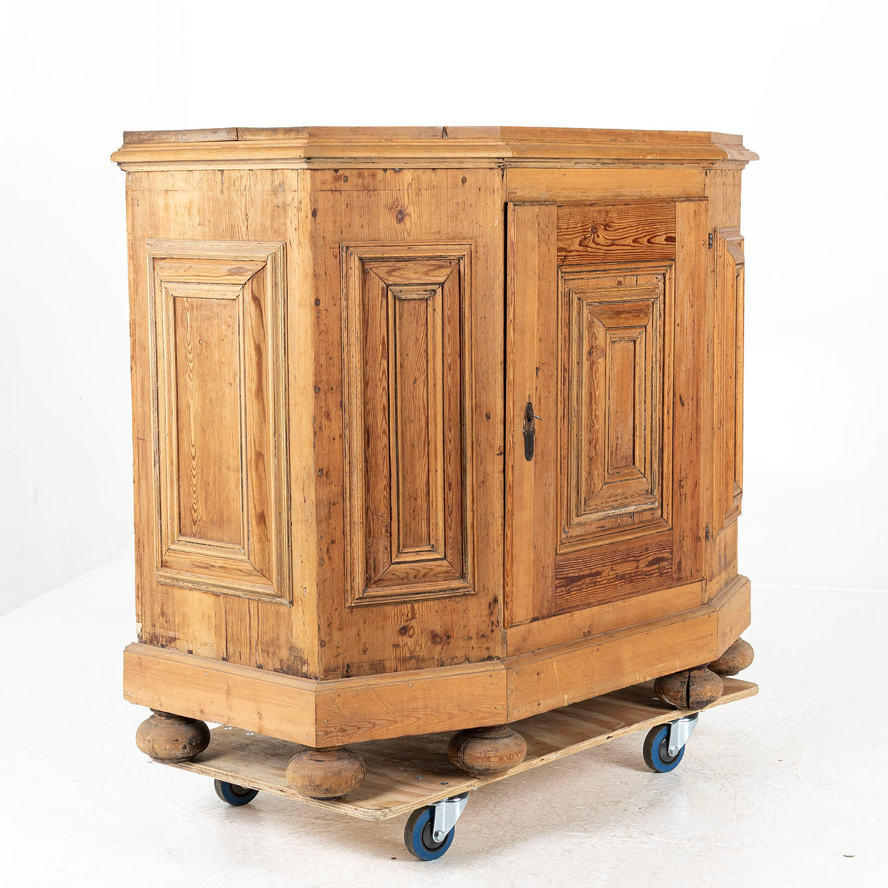 BASE CABINET, pine, provincial, 18th/19th century.