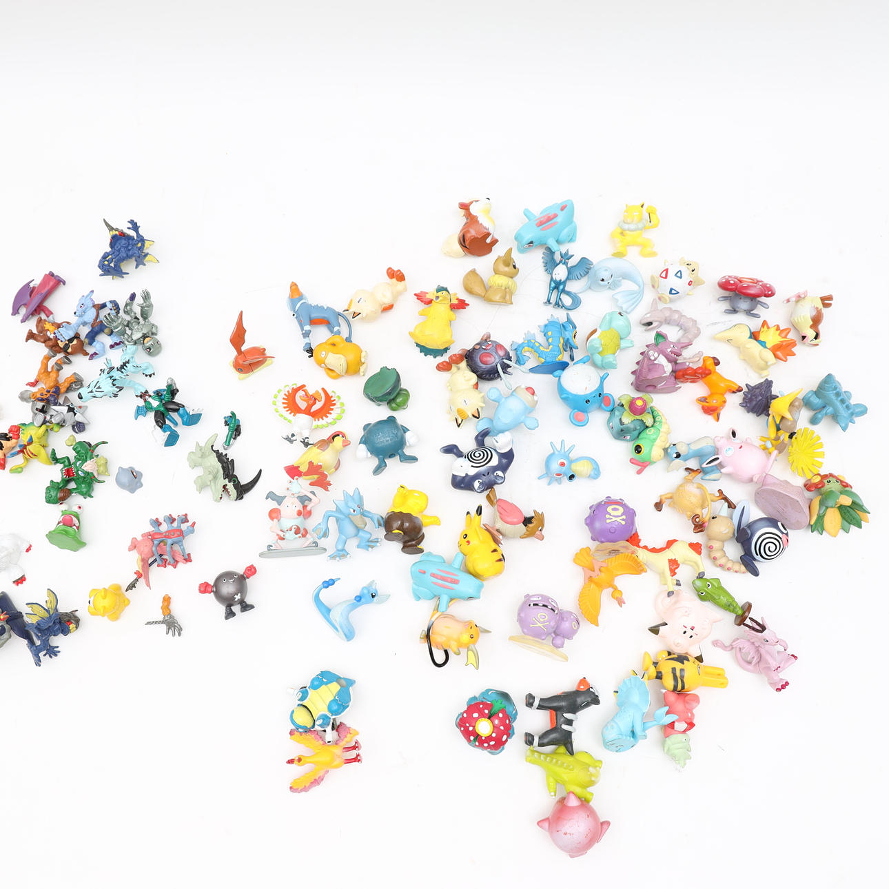 FIGURES, Pokémon, Digimon.