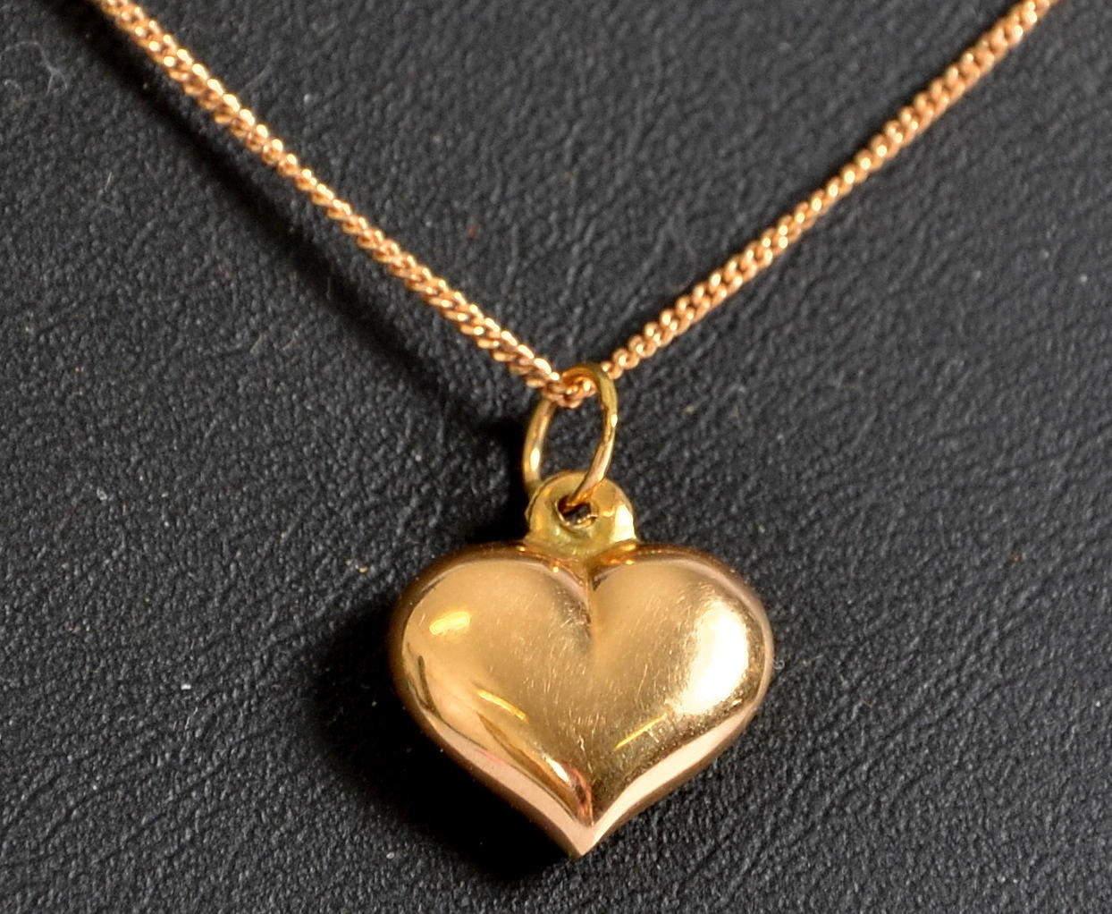 HALSBAND MED HÄNGE, 18 K guld, 1900-talets andra hälft.