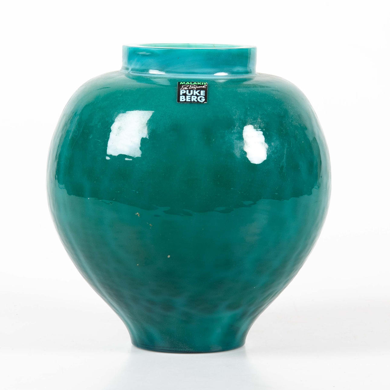 EVA ENGLUND. Vase, glass, "Malakit" Pukeberg.