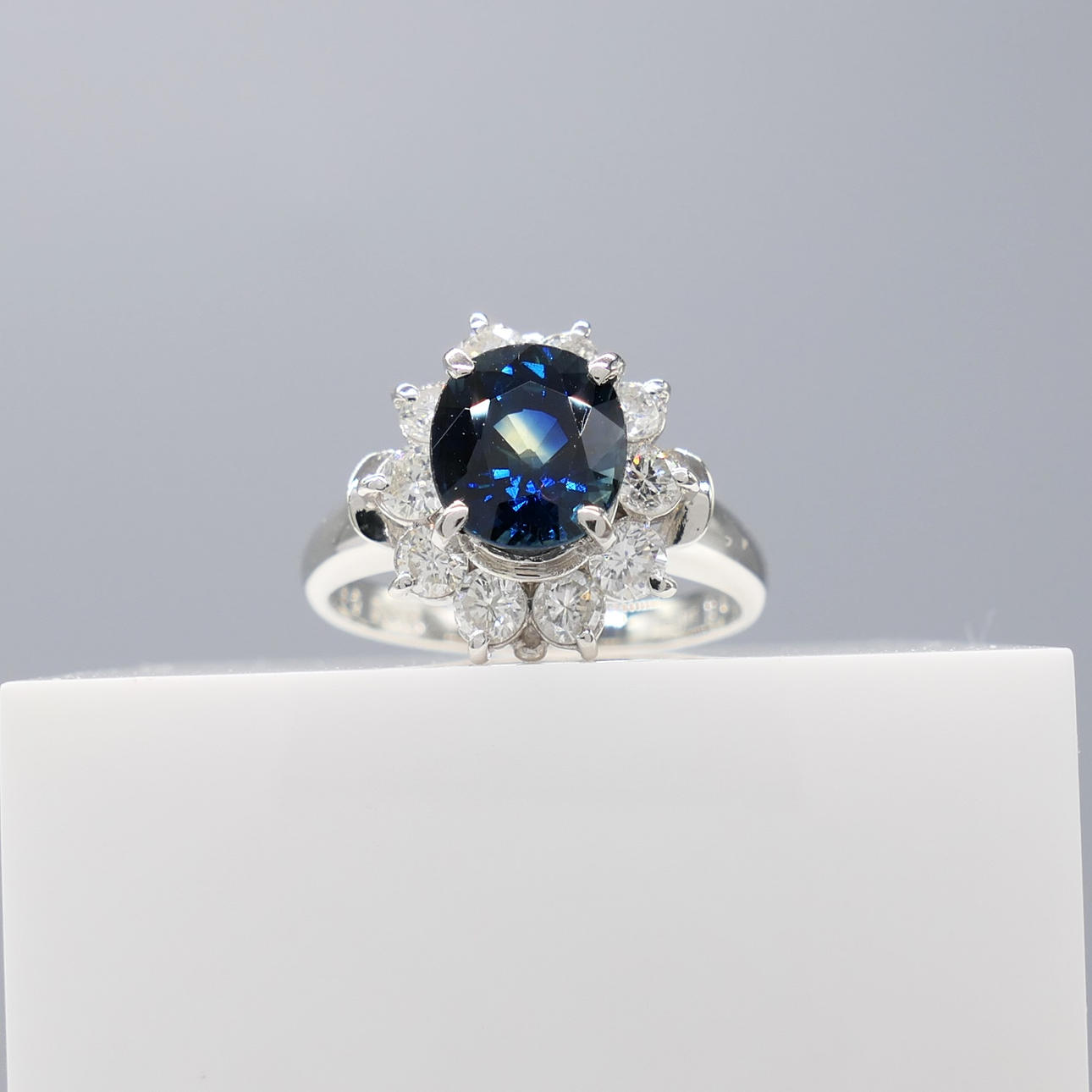 SAPPHIRE (1.80ct) & DIAMOND (0.70ct) ring.