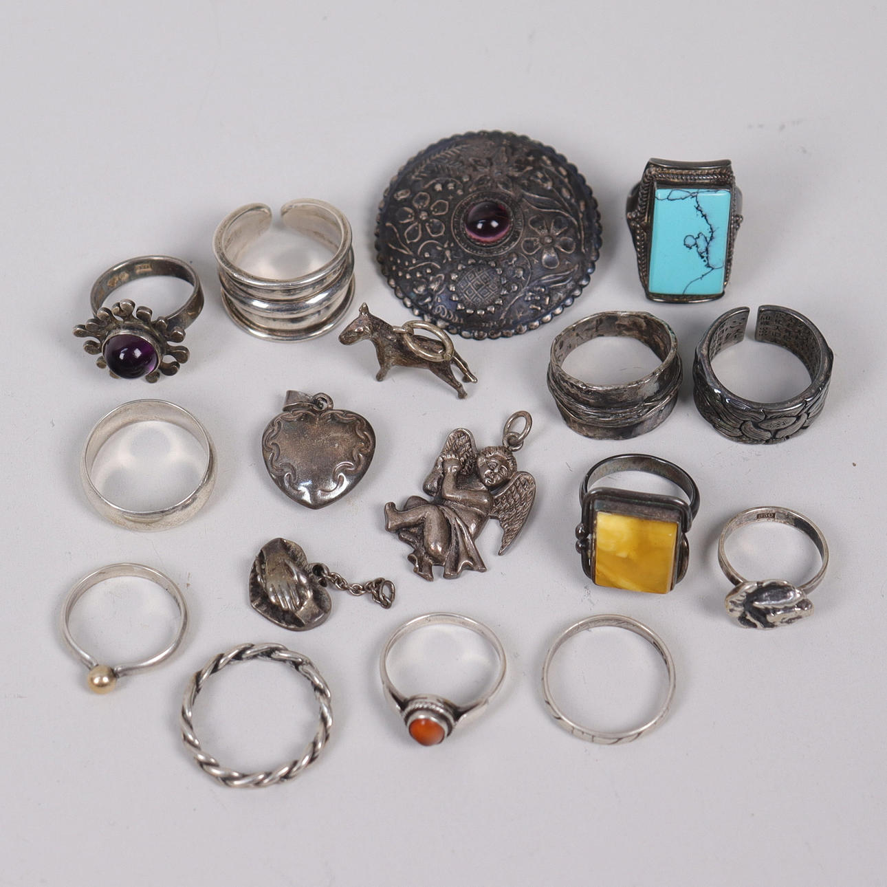 SMYCKEN, silver, ringar och hängen, 17 delar.