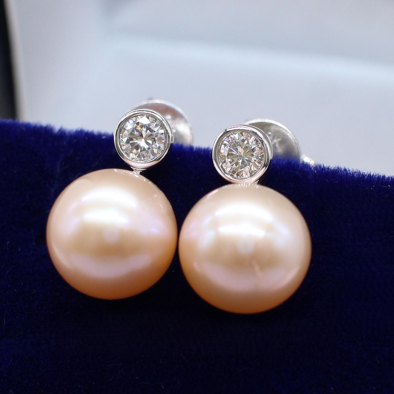 PINK PEARL & DIAMOND EARRINGS.