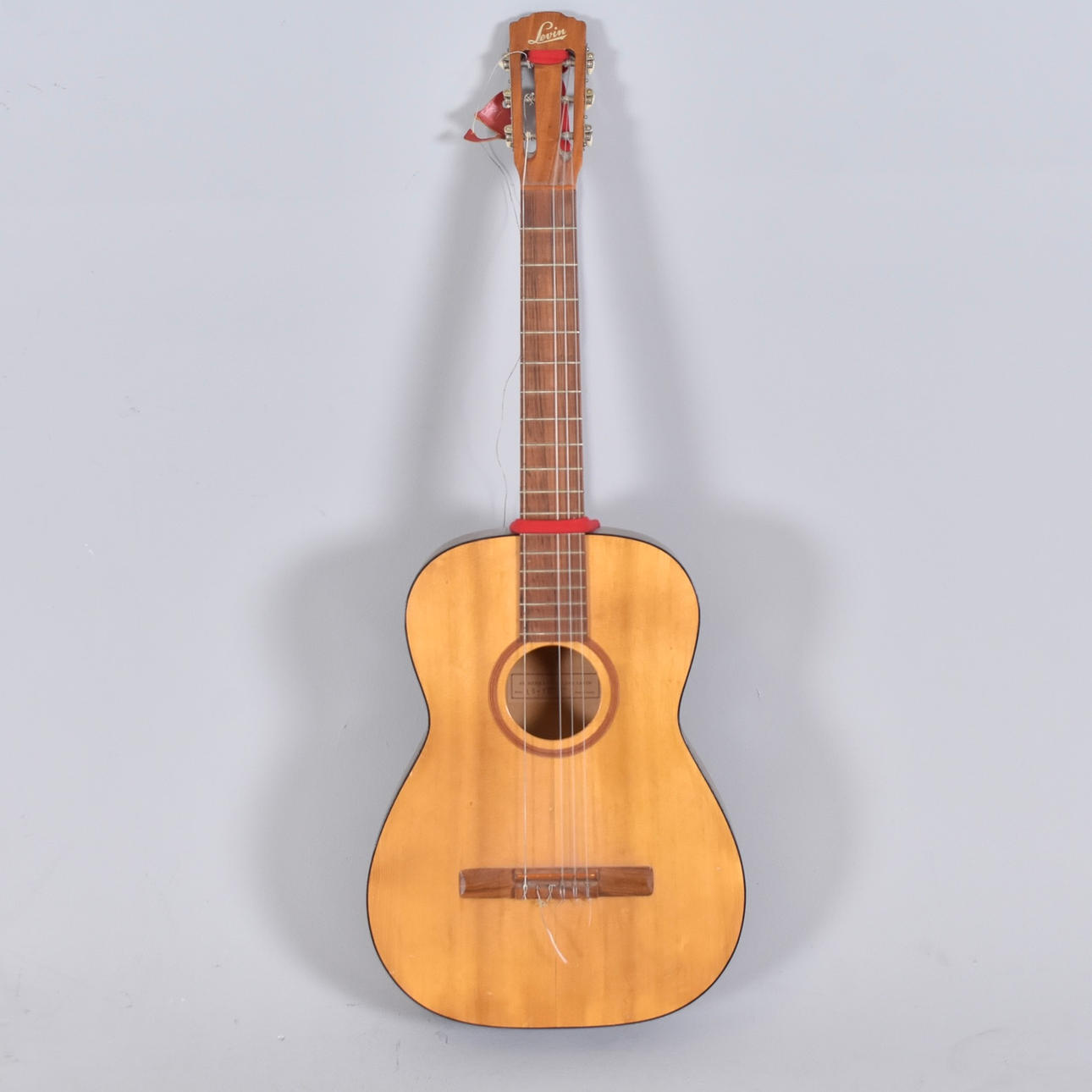 ACOUSTIC GUITAR, Levin.