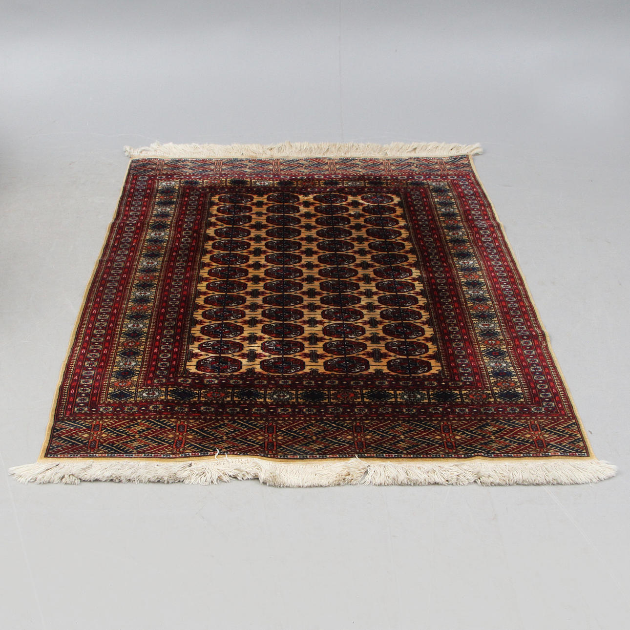 MATTA, Orientalisk, röd. 130x192.