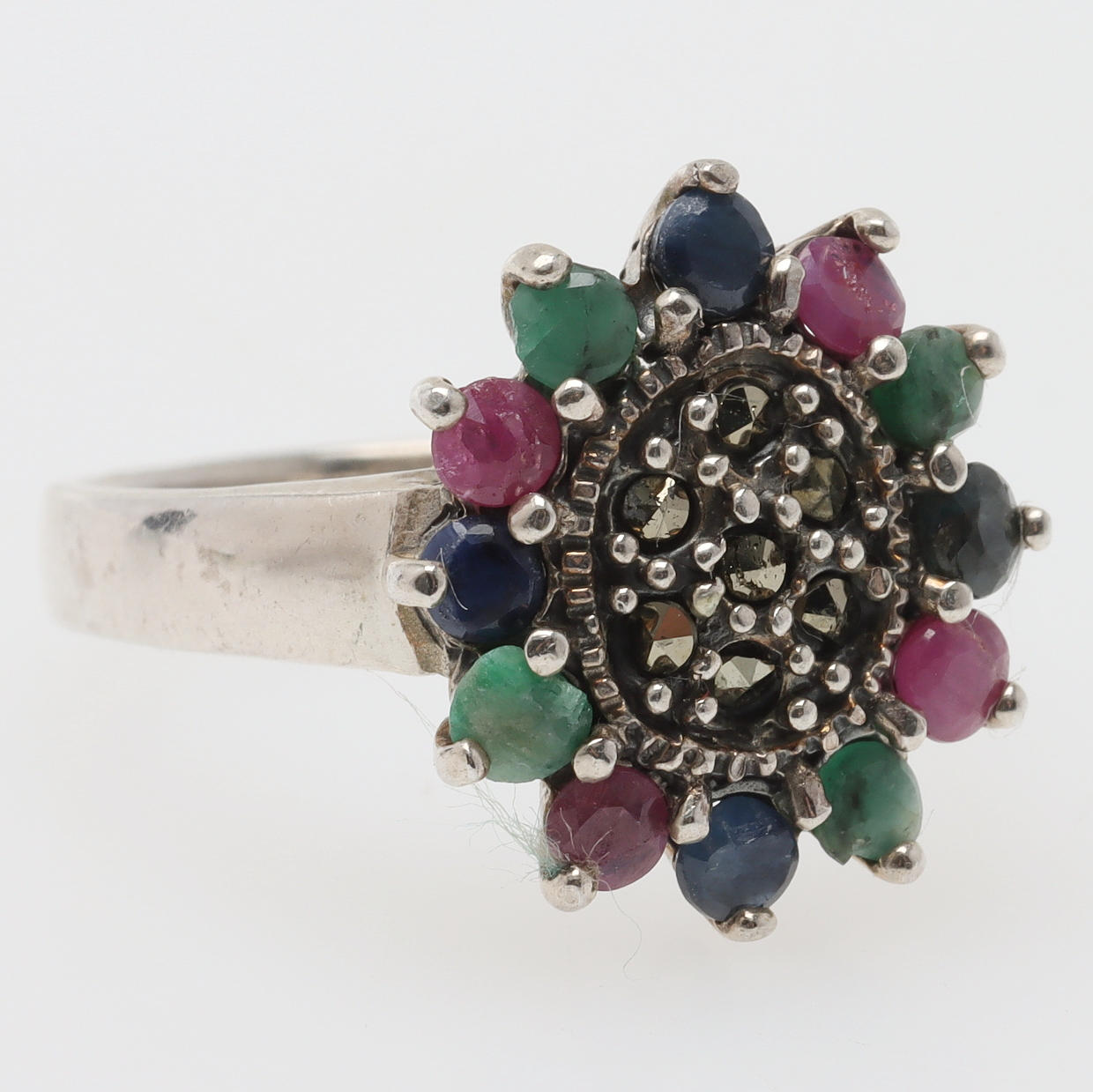RING, sterling silver with gemstones.