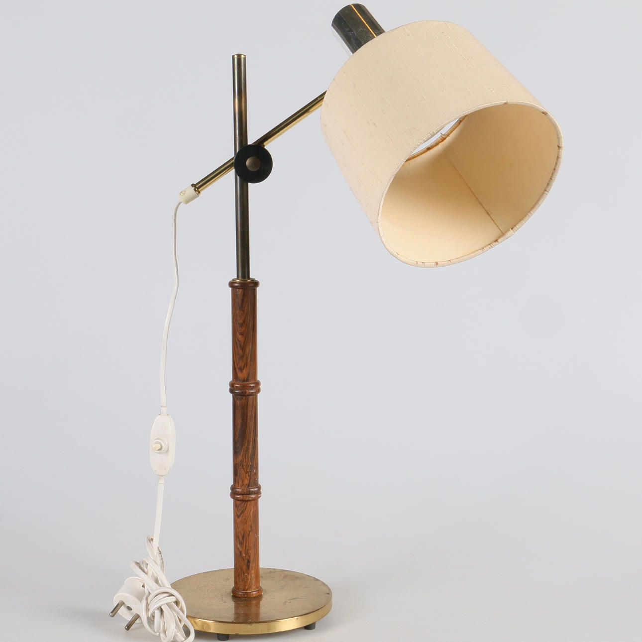 BORDSLAMPA, teak, mässing och metall, Falkenbergs belysning, 1900-talets mitt.