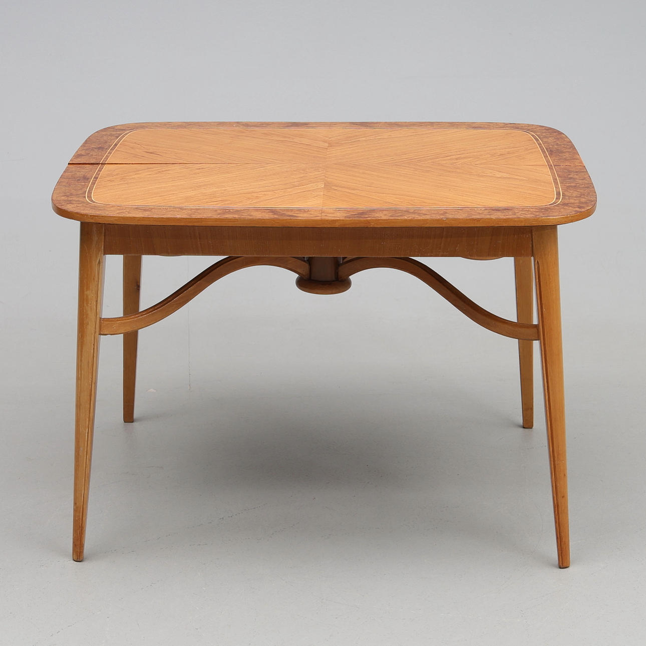 COFFEE TABLE. 20th century, with marquetry.