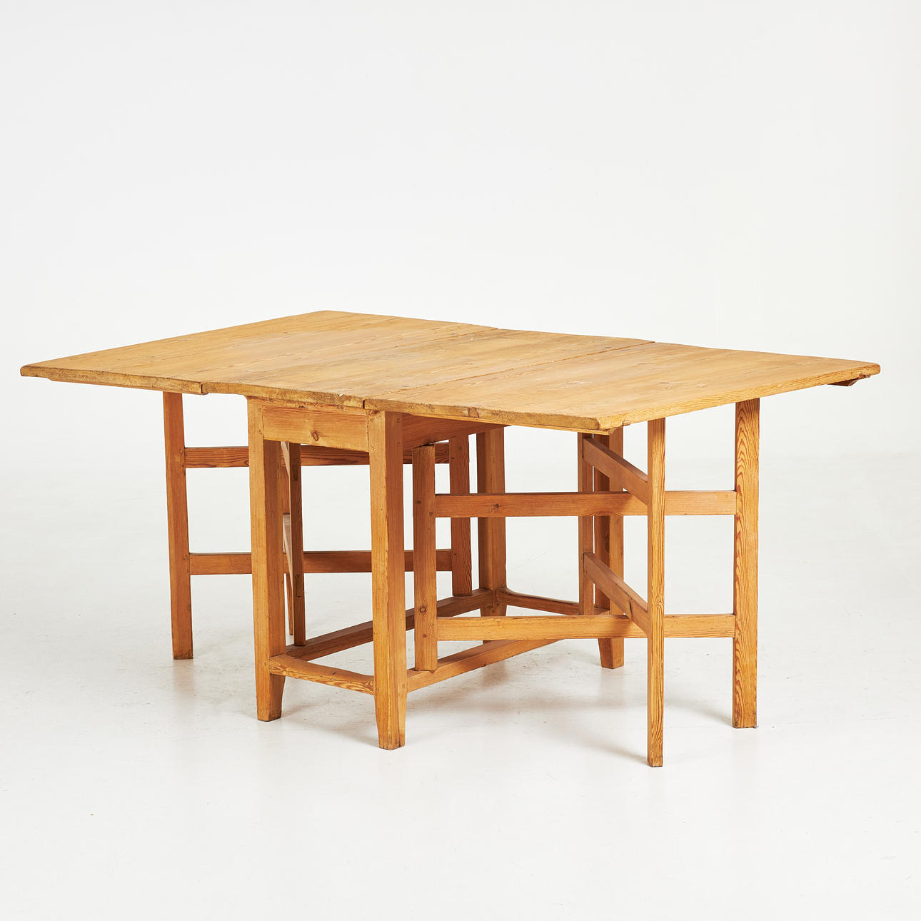 DROP-LEAF TABLE, 19th century, pine.