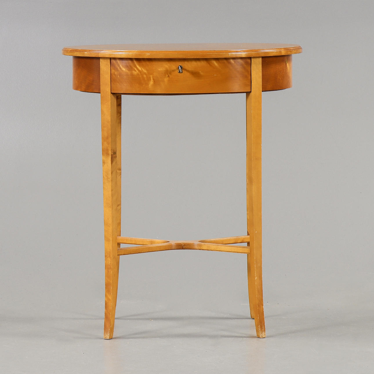 SEWING TABLE Birch, late 19th century.