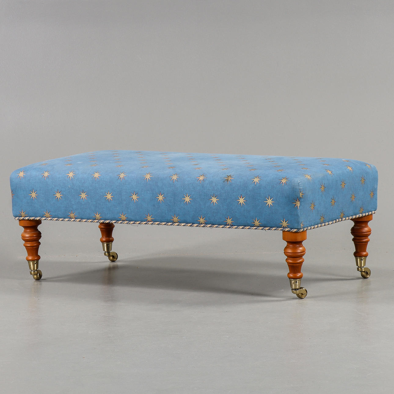 OTTOMAN, modern tillverkning.