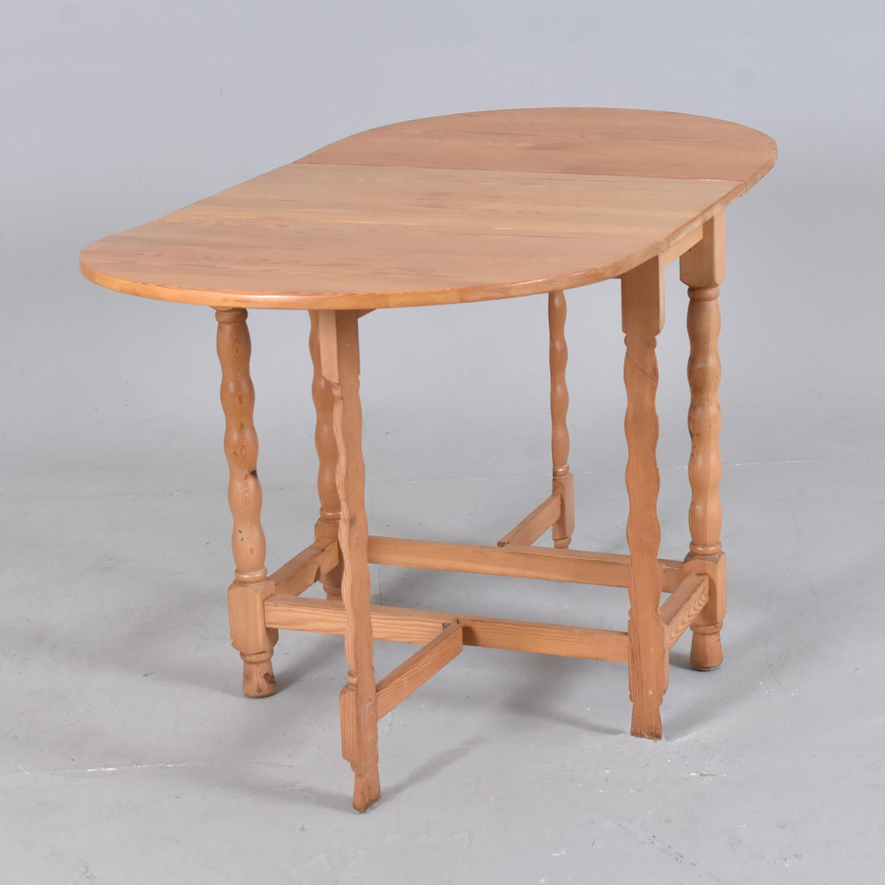 DROP-LEAF TABLE, pine, 1970s.